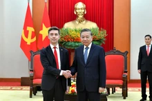 [Foto] Máximo dirigente partidista vietnamita recibe al embajador de Unión Europea en Vietnam