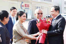 El presidente de la Asamblea Nacional de Vietnam, Tran Thanh Man, llegó a Vientián para iniciar una visita oficial a Laos. (Foto: VNA)