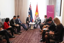 En el marco de su visita de trabajo en Australia, el viceprimer ministro y canciller de Vietnam, Bui Thanh Son, se reunió con el ministro anfitrión de Comercio y Turismo, Don Farrell. (Foto: VNA)
