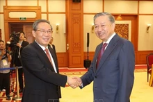 El secretario general del Partido Comunista y presidente de Vietnam, To Lam, (derecha) y el primer ministro de China, Li Qiang. (Foto: VNA)