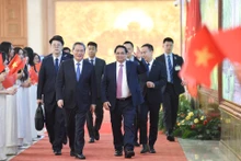[Foto] Premieres de Vietnam y China presencian ceremonia de firma de documentos de cooperación
