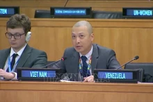 El ministro consejero Nguyen Hoang Nguyen, subjefe de la delegación permanente de Vietnam ante las Naciones Unidas, habla en el evento. (Foto: VNA)