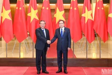 [Foto] Presidente de Asamblea Nacional de Vietnam se entrevista con primer ministro chino