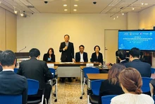 El vicepresidente del Comité Popular de Nghe An, Bui Thanh An, habla en el evento. 