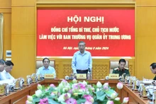 El secretario general del PCV y presidente del país, To Lam, el primer Pham Minh Chinh y otros líderes y delegados del Partido y del Estado en la conferencia. 
