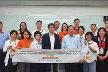 Periodistas vietnamitas en la Fundación Surcoreana de Promoción de Comunicación.