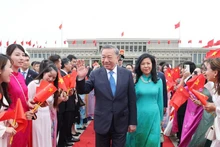 Ceremonia de despedida del líder partidista y presidente de Vietnam, To Lam, y su esposa en el Aeropuerto Internacional de Pekín. 