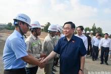 [Foto] Máximo legislador vietnamita revisa proyectos clave en Ba Ria-Vung Tau