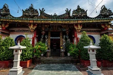 El palacio Kien An tiene casi cien años y está ubicado justo en el centro de la ciudad de Sa Dec, provincia de Dong Thap, con una arquitectura antigua imbuida de características chinas. (Foto: VNA) 