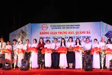En la inauguración del evento. (Foto: baobinhphuoc.com.vn)