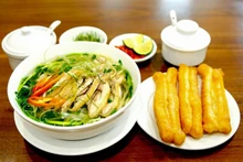 TasteAtlas recomienda a los visitantes que prueben el Pho cuando visiten Hanói. (Foto: anninhthudo.vn)