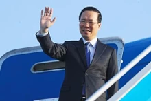 El presidente Vo Van Thuong parte hacia el tercer Foro de la Franja y la Ruta para la Cooperación Internacional en Beijing, China, el 17 de octubre. (Foto: VNA)