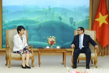 El primer ministro Pham Minh Chinh recibe a la ministra de Asuntos Exteriores de Japon, Kamikawa Yoko.