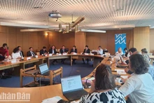 Los líderes de Yen Bai y Val-de-Marne revisan las actividades de cooperación y proponen orientaciones para fomentarla en el futuro.