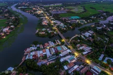 Al fotógrafo Le Hoang Thai (nacido en 1979), oriundo de la provincia de Long An, le gusta pasear por las carreteras para grabar los hermosos paisajes y el ritmo de la vida rural, independientemente de la temporada de lluvias o de sol. (Foto: vnexpress.net)