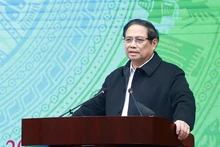 El primer ministro de Vietnam, Pham Minh Chinh, habla en la conferencia. (Foto: VNA)