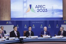 El presidente de Vietnam, Vo Van Thuong, y otros líderes del APEC. (Fotografía: VNA)