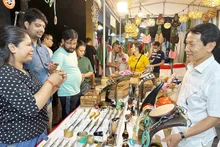 Presentan productos artesanales en el distrito de Thuong Tin. (Foto: VNA)