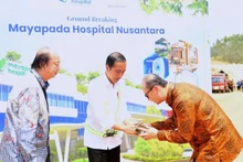El presidente Joko Widodo (centro) en la ceremonia de inauguración del Hospital Mayapada Nusantara. (Foto: setkab.go.id)