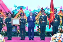 [Foto] Líder partidista vietnamita asiste al acto por 80 aniversario del Departamento General de Política del Ejército Popular de Vietnam 