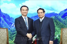 El primer ministro de Vietnam, Pham Minh Chinh, recibe a Muraoka Tsugumasa, gobernador de la prefectura japonesa de Yamaguchi. (Foto: VNA)