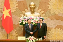 [Foto] Máximo legislador vietnamita recibe a directivos del Complejo Samsung Vietnam