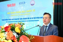 El presidente-editor del diario Nhan Dan, Le Quoc Minh, pronuncia el discurso de apertura del evento.
