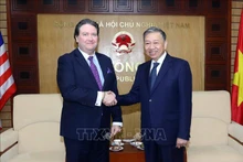 El ministro de Seguridad Pública de Vietnam, To Lam, y el embajador de Estados Unidos, Marc E. Knapper. (Fotografía: VNA)