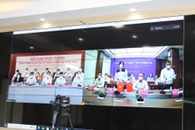 Escena de la conversación virtual. (Fotografía: baoquangninh.com.vn) 
