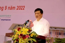 El vicepresidente del Comité Popular de Bac Ninh, Dao Quang Khai, habla en la ceremonia de lanzamiento.