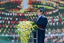 El primer ministro vietnamita, Pham Minh Chinh, habla en el acto. 