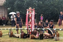 Recrean la ceremonia nupcial del grupo étnico Ba Na en la edición del Festival en 2022.