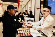 Los vietnamitas suelen comprar oro en el Día del Dios de la Riqueza. (Foto: VNA)