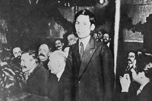 El camarada Nguyen Ai Quoc (presidente Ho Chi Minh) habla en el congreso fundacional del Partido Comunista Francés en Tours. Fue el primer vietnamita en convertirse en comunista, y uno de los fundadores del Partido Comunista Francés (diciembre de 1920). (Foto: VNA)