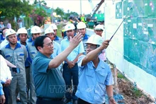 Inspecciona premier de Vietnam obras infraestructurales clave de Can Tho. (Foto: VNA)