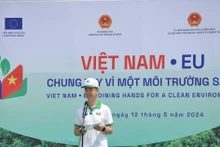 El embajador Julien Guerrier, jefe de la delegación de UE en Vietnam, habla en el evento. (Foto: VNA)