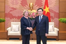 Líder legislativo vietnamita recibe a presidenta del Grupo Parlamentario de Amistad Francia-Vietnam