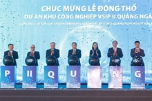 El presidente de la Asamblea Nacional de Vietnam, Tran Thanh Man, el viceprimer ministro permanente Nguyen Hoa Binh y delegados en la inauguración. (Foto: VNA)
