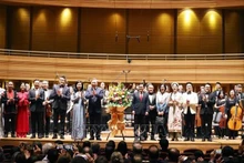 El secretario general del Partido Comunista de Vietnam, To Lam, su esposa y los delegados en la cita. (Foto: VNA)