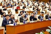 Altos funcionarios de la Asamblea Nacional en el simposio. (Foto: VNA)