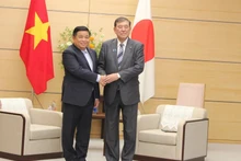 El viceprimer ministro vietnamita Nguyen Chi Dung se reunió con el primer ministro de Japón, Ishiba Shigeru. (Foto: VNA)
