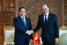El primer ministro de Vietnam, Pham Minh Chinh (izquierda), y su homólogo malasio, Anwar Ibrahim. (Foto: VNA)