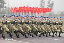 Practican desfiles y marchas militares para el 50 Aniversario de la Liberación del Sur y la reunificación del país. (Foto: VNA)
