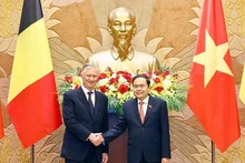 El presidente de la Asamblea Nacional de Vietnam, Tran Thanh Man, sostiene una reunión con el Rey de Bélgica, Felipe. (Foto: VNA)