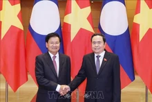 El presidente de la Asamblea Nacional de Vietnam, Tran Thanh Man, y el secretario general del Partido Popular Revolucionario de Laos y presidente de ese país, Thongloun Sisoulith. (Foto: VNA)
