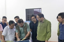 Autoridades de la provincia de Lao Cai discutieron y consultaron a expertos. (Foto: VNA)