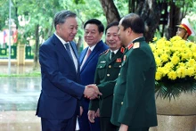 El secretario general del PCV y presidente de Vietnam, To Lam, asiste a la reunión.