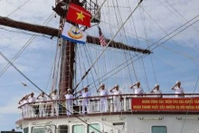 El Buque escuela de vela 286-Le Quy Don, de la Armada Popular de Vietnam, arriba el puerto de Lumut. (Fotografía: qdnd.vn)