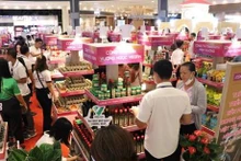 Cientos de productos vietnamitas se venden en supermercados AEON. (Fotografía: VNA)