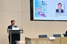 El ministro de Industria y Comercio, Nguyen Hong Dien, habla en el foro. (Foto: VNA)